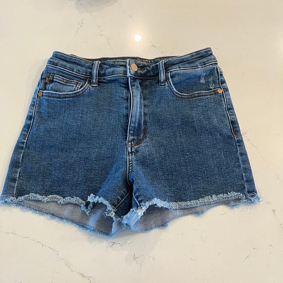 Judy‎ Blue Jean Shorts with Raw Hem Size Medium - Picture 1 of 8